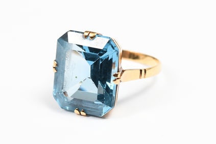 18K SYNTHETIC SPINEL RING