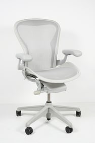 HERMAN MILLER AERON REMASTERED OFFICE CHAIR