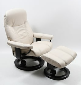EKORNES STRESSLESS WHITE LEATHER CHAIR & OTTOMAN