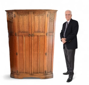 1/4 SAWN OAK ARMOIRE LINEN FOLD