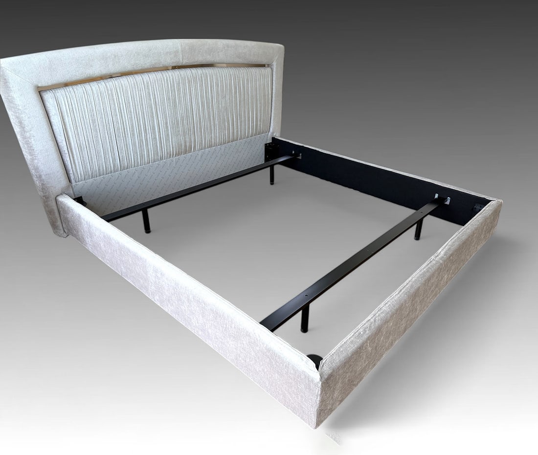 CANTORI PORTOFINO PADDED KING SIZE BED (1 of 4)