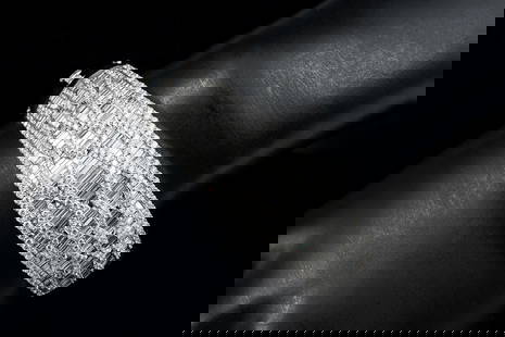 SPECTACULAR 18K WHITE GOLD DIAMOND BANGLE BRACELET: SPECTACULAR 18K WHITE GOLD DIAMOND BANGLE BRACELET: 18K white gold diamond bangle bracelet containing 78 round brilliant cut diamonds measure approx. 1.70 mm, 200 round brilliant cut diamonds measure