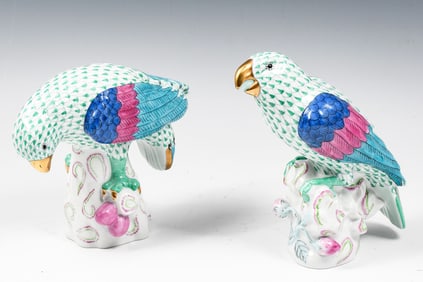 PR. HEREND PORCELAIN GREEN FISHNET PARROTS