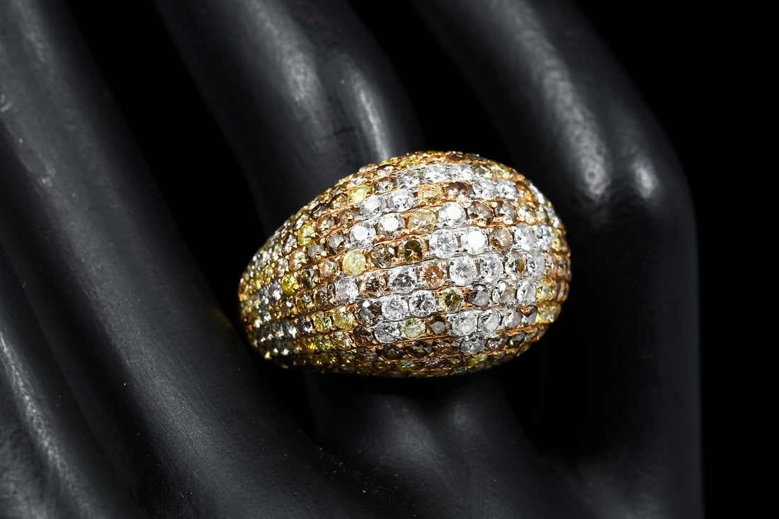 LUXURIOUS 18K GOLD DIAMOND DOME RING: LUXURIOUS 18K GOLD DIAMOND DOME RING: This incredible 18K yellow gold ring contains 26 round brilliant cut diamonds. Rated VS-SI in clarity and G-H in color. 273 round brilliant cut diamonds. Rated SI
