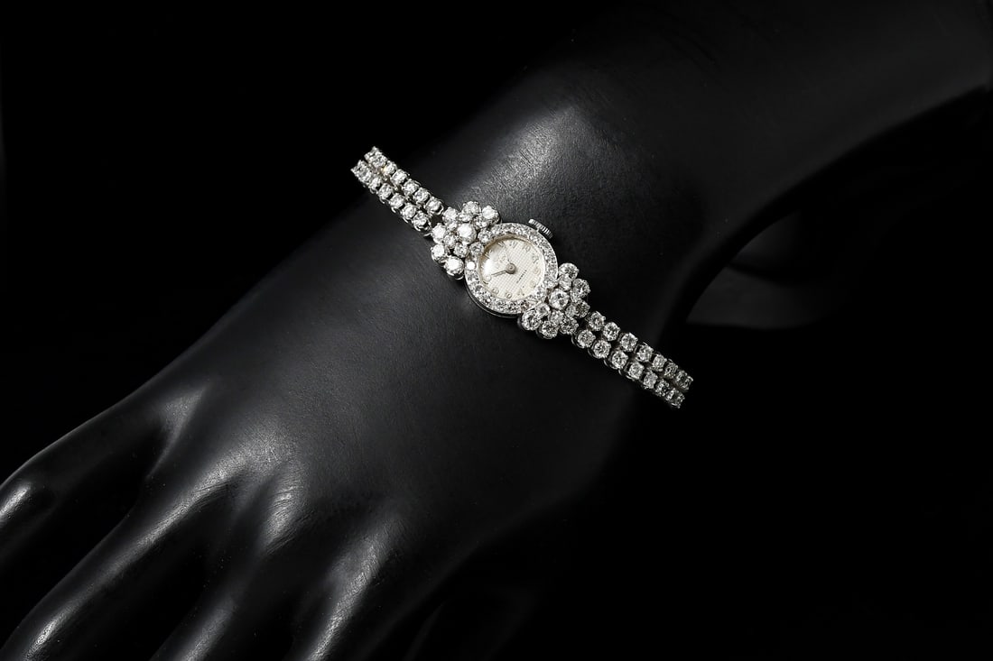 PLATINUM DIAMOND LE ROY LADIES WRISTWATCH: PLATINUM DIAMOND LE ROY LADIES WRISTWATCH: A magnificent Swiss mechanical 17 jewel wristwatch by Le Roy contains 130 round brilliant cut diamonds rated VS in clarity and G in color. Total diamond weig