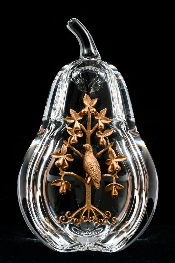 STEUBEN CRYSTAL & 18K PARTRIDGE IN A PEAR TREE: STEUBEN LEAD CRYSTAL & 18K PARTRIDGE IN A PEAR TREE: Lloyd Atkins for Steuben polished lead crystal pear with an open wedge featuring an applied 18K Gold sculpture of a partridge in a blooming pear tr