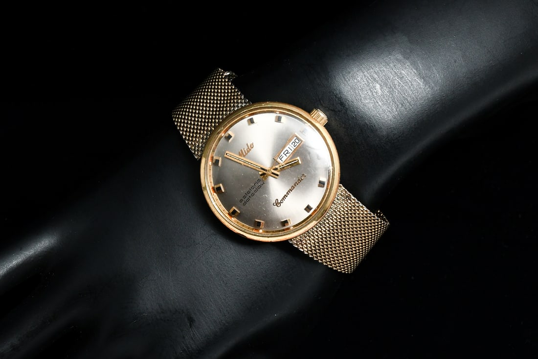 MIDO COMMANDER WRISTWATCH (1 of 6)
