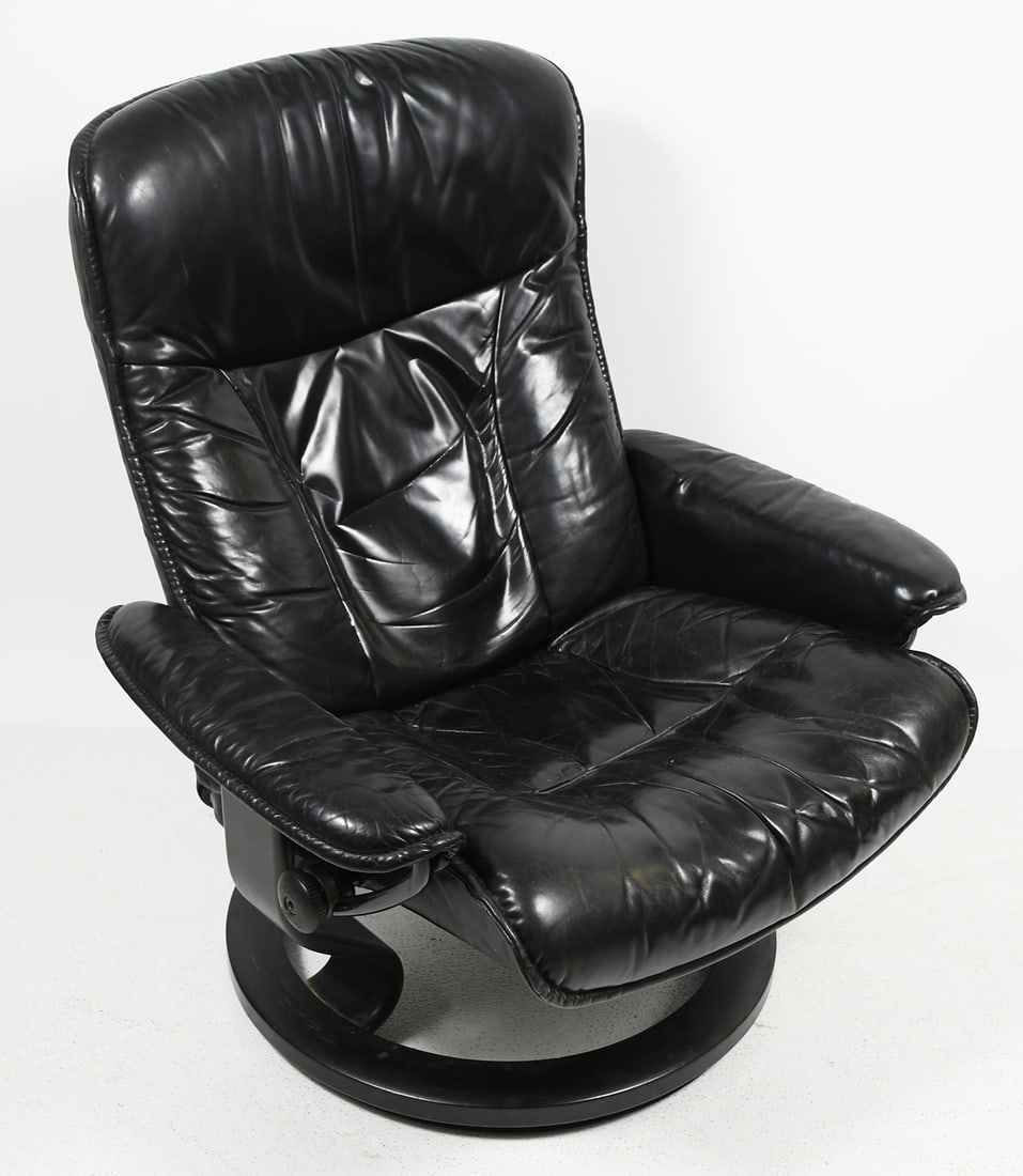 BLACK LEATHER EKORNES STRESSLESS RECLINING CHAIR (1 of 5)