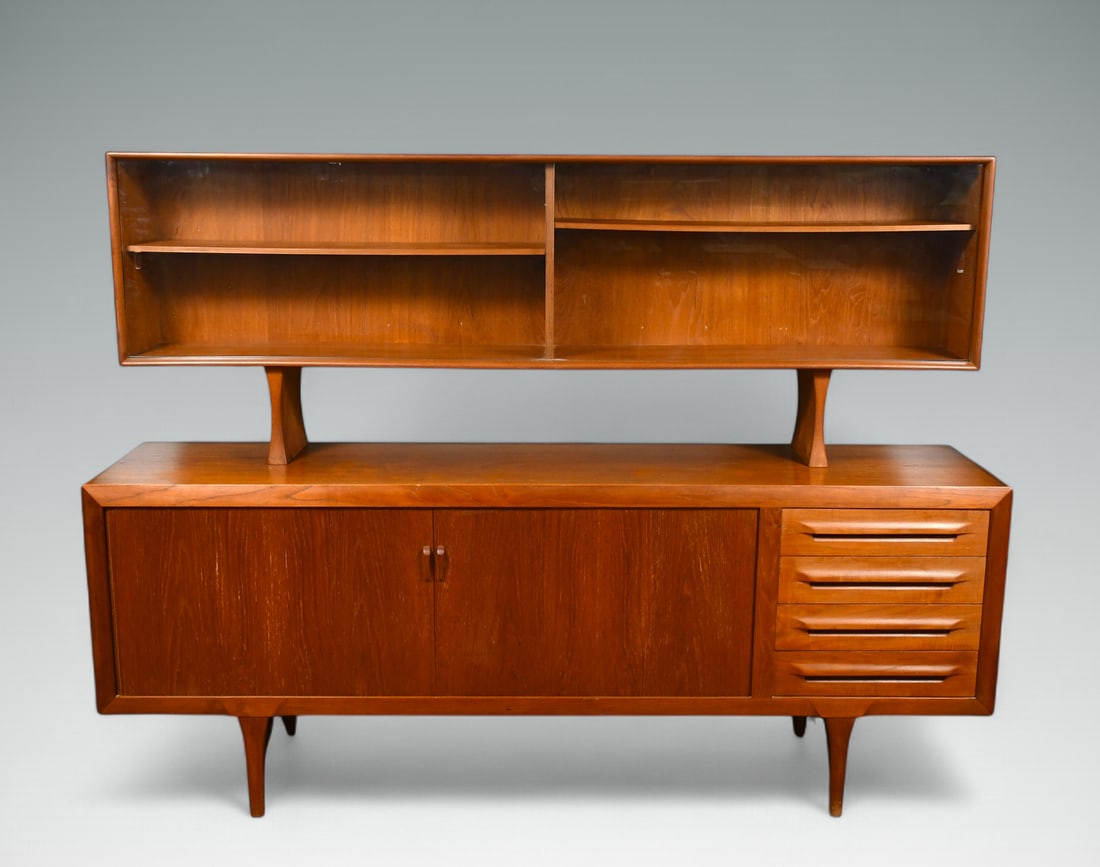 DANISH MCM ARNE VODDER SIDEBOARD WITH HUTCH: DANISH MCM ARNE VODDER SIDEBOARD WITH HUTCH: Mid-century Danish Modern Arne Vodder for Sibast Teak Sideboard with Floating Hutch. Hutch has 2- Sliding glass doors with adjustable shelves. Resting upon