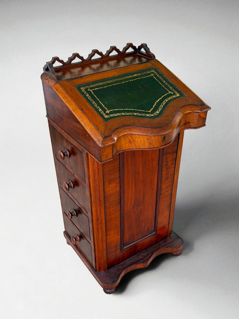 LEATHER TOP SLOPED LID DAVENPORT DESK: LEATHER TOP SLOPED LID DAVENPORT DESK: Gallery top slant-front Davenport desk with an embossed Leather top. Top opens to reveal a single drawer Compartmented area. 4- Drawers at the left side, and 4-