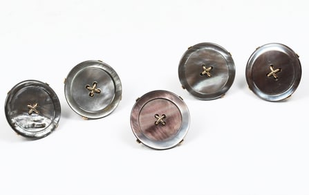 14K AND CARVED PEARL BUTTON CUFFLINKS AND TIE TACK