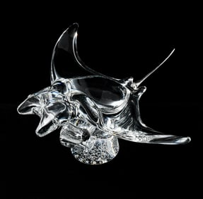 STEUBEN CRYSTAL MANTA RAY SCULPTURE IN BOX