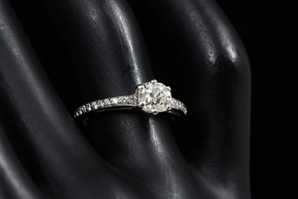 STUNNING SOLITAIRE DIAMOND RING