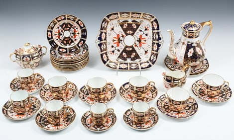 37 PC. ROYAL CROWN DERBY IMARI PATTERN CHINA