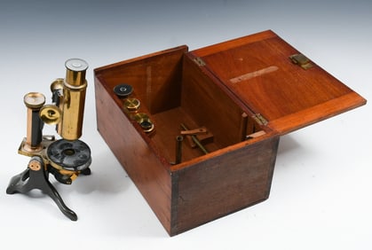 ANTIQUE MICROSCOPE IN CASE