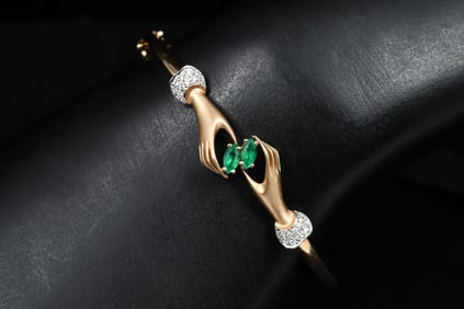 14K GOLD "HANDS" BANGLE W/ EMERALD DIAMONDS