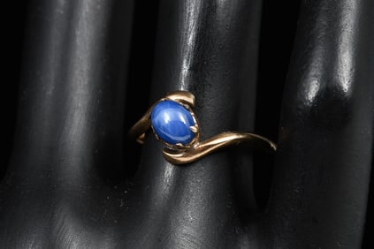 18K GOLD & STAR SAPPHIRE RING