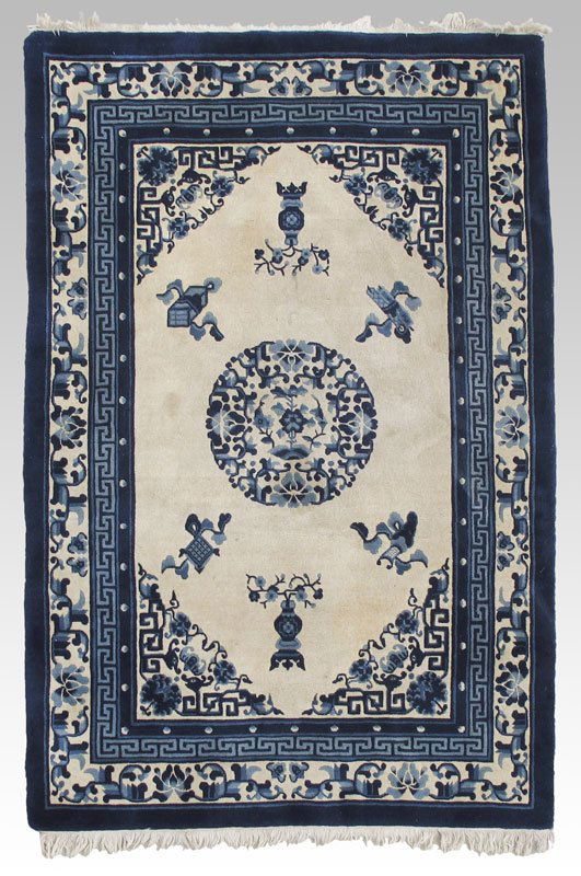 MODERN CHINESE HAND KNOTTED WOOL RUG, 4' 2'' x 6': A g: MODERN CHINESE HAND KNOTTED WOOL RUG, 4' 2'' x 6': A good example of a traditional Chinese rug in colors and design elements. The shades of blue are striking on the ivory-white field and borders. You