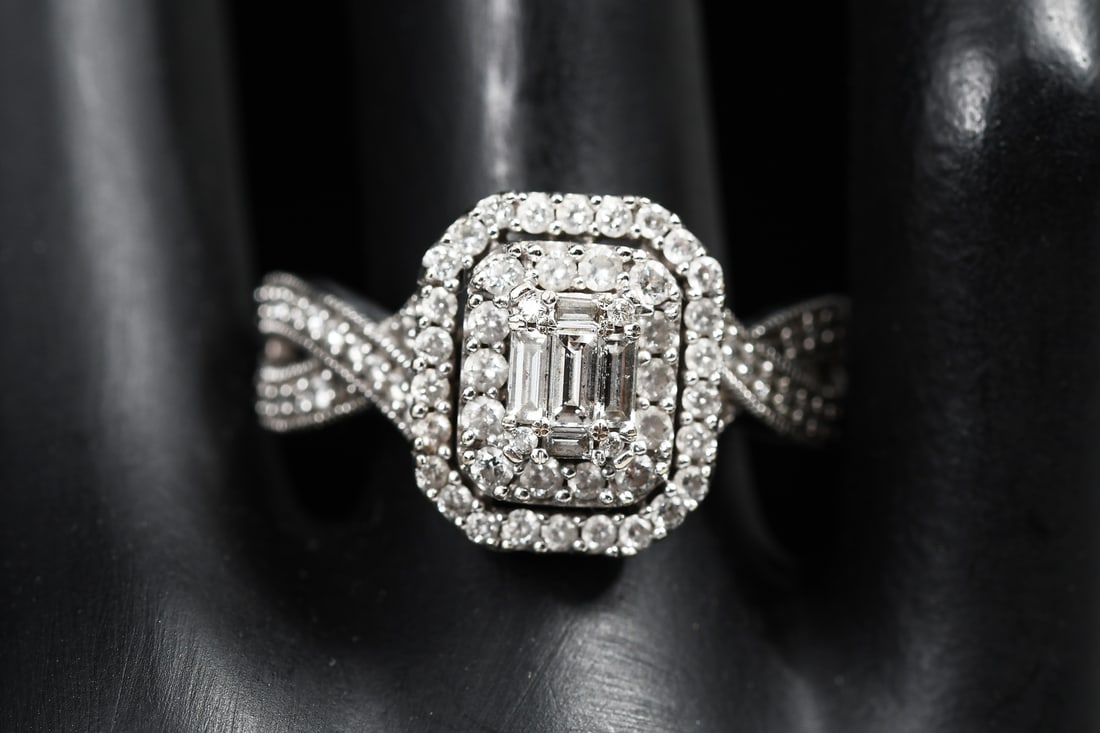 14K GOLD & DIAMOND RING (1 of 6)