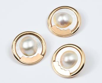 SUITE OF 14K GOLD MABE PEARL EARRINGS & BROOCH