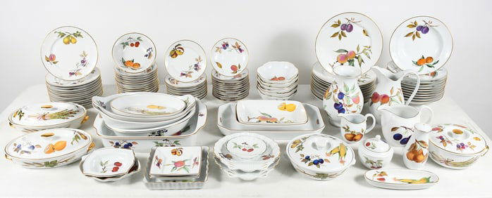 105 PC. ROYAL WORCESTER "EVESHAM" DINNER SERVICE