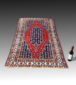 HAND KNOTTED PERSIAN SHIRAZ OR QASHQUI DESIGN CARPET