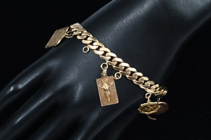 18K GOLD BRACELET WITH CHARMS
