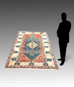KARAJA OR HERIZ DESIGN HANDWOVEN ORIENTAL CARPET