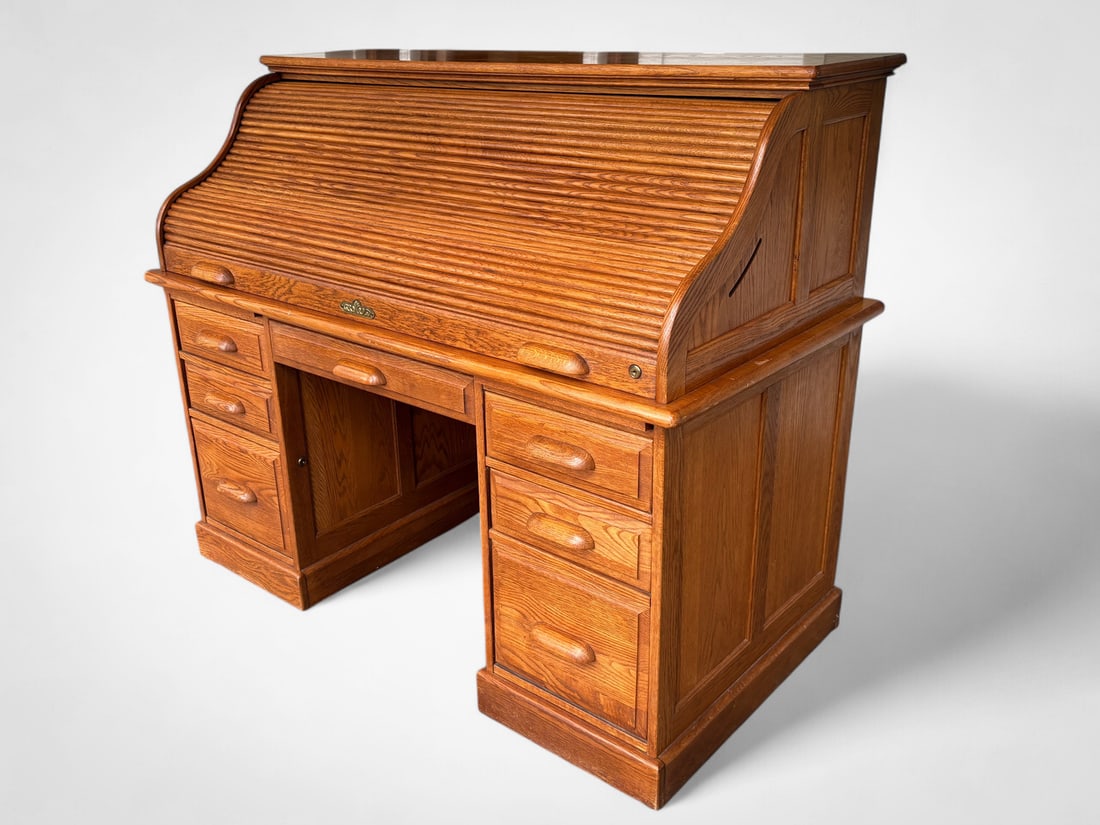 RIVERSIDE FURNITURE CO. OAK S-ROLLTOP DESK: RIVERSIDE FURNITURE CO. OAK S-ROLLTOP DESK: S-Rolltop Oak desk, by Riverside Furniture Company. Top opens to reveal a Compartmented interior over 7- Drawers. Tag at underside of central drawer. Approx