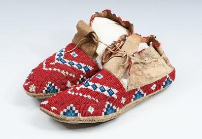 BEADED AMERICAN INDIAN MOCCASINS
