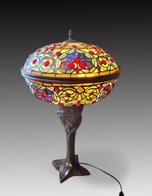 ART NOUVEAU STYLE FIGURAL STAINED GLASS LAMP