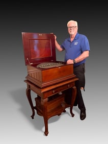 NEW CENTURY MUSIC BOX WITH ORIGINAL STAND & 18 DISCS