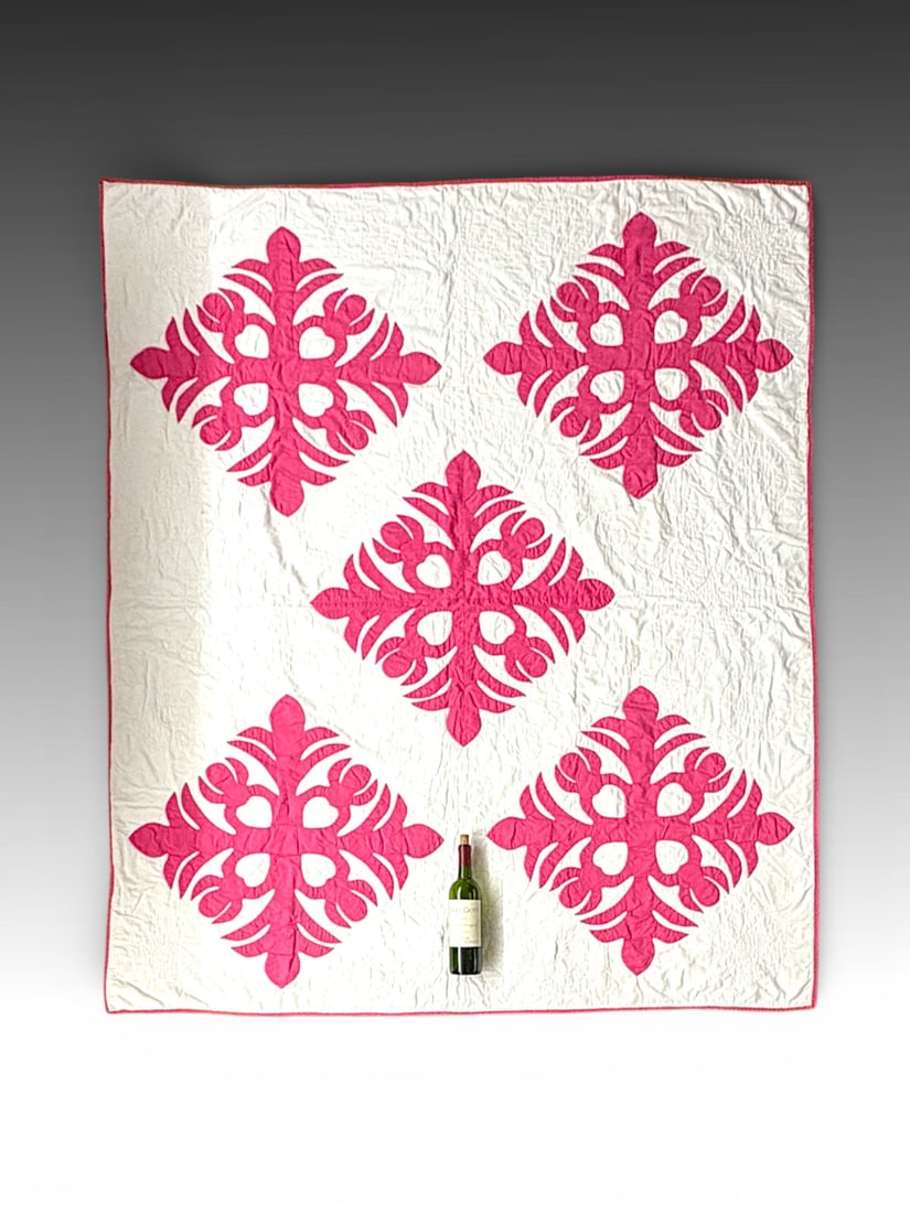 ANTIQUE AMERICAN HAND STITCHED TEXTILE QUILT (1 of 3)