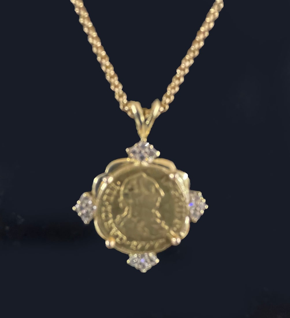 PENDANT 18K DIAMOND COIN "SPARK" (1 of 7)