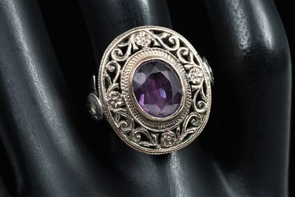 VINTAGE 14K GOLD AND SYNTHETIC SAPPHIRE RING