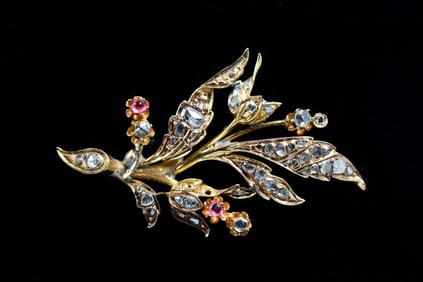 14K GOLD AND DIAMOND FLORAL LEAF BROOCH