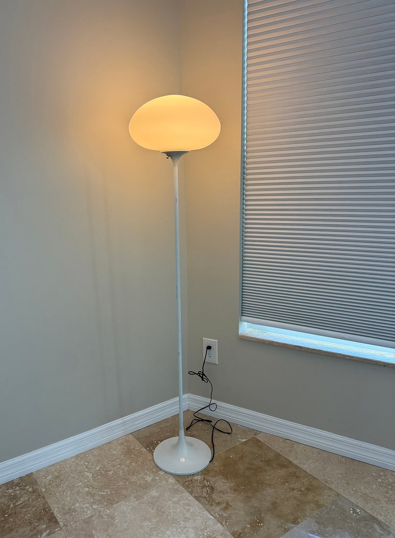 MCM STEMLITE MUSHROOM FLOOR LAMP (1 of 3)