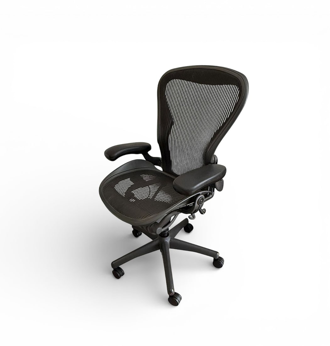 HERMAN MILLER AERON OFFICE CHAIR: HERMAN MILLER AERON OFFICE CHAIR: Medium size fully adjustable model, standard lumbar support, vinyl armrests. Approx. 43.75" h x 26.5" w x 27" d.