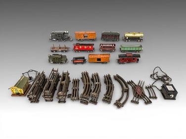 VINTAGE LIONEL TRAIN COLLECTION WITH TRACK