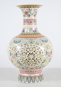 CHINESE FAMILLE ROSE PORCELAIN RETICULATED VASE