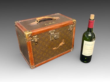 LOUIS VUITTON “BOÎTE DE TOILETTE” VANITY CASE