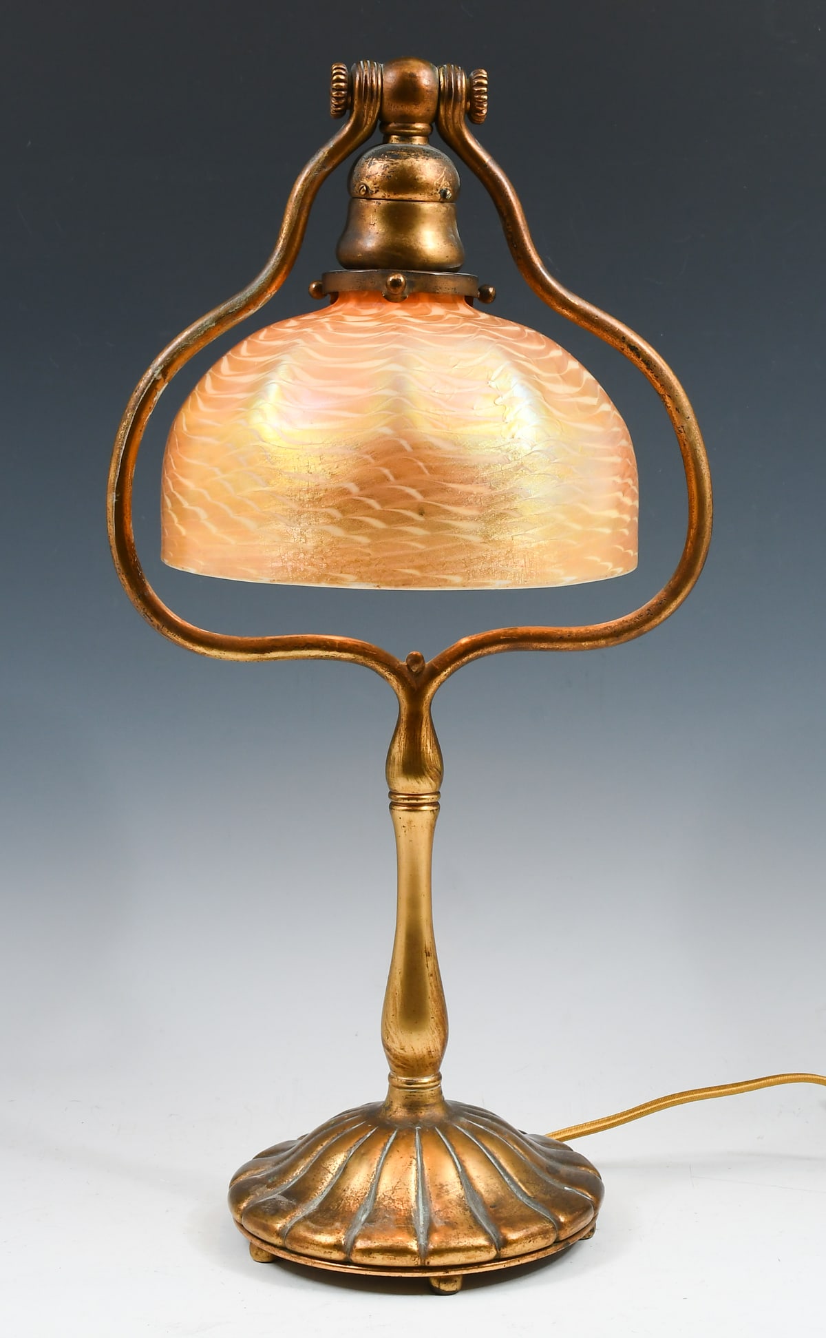 GILT TIFFANY STUDIOS "HARP" DESK LAMP & SHADE #424 (1 of 8)