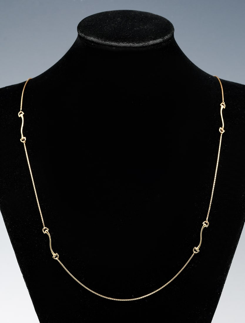 VINTAGE 18K GOLD GUCCI 32" EQUESTRIAN CHAIN: VINTAGE 18K GOLD GUCCI 32" EQUESTRIAN CHAIN: 18K yellow gold equestrian "bit" chain. Signed: GUCCI. Length: 32". Weight: 11.3 grams.