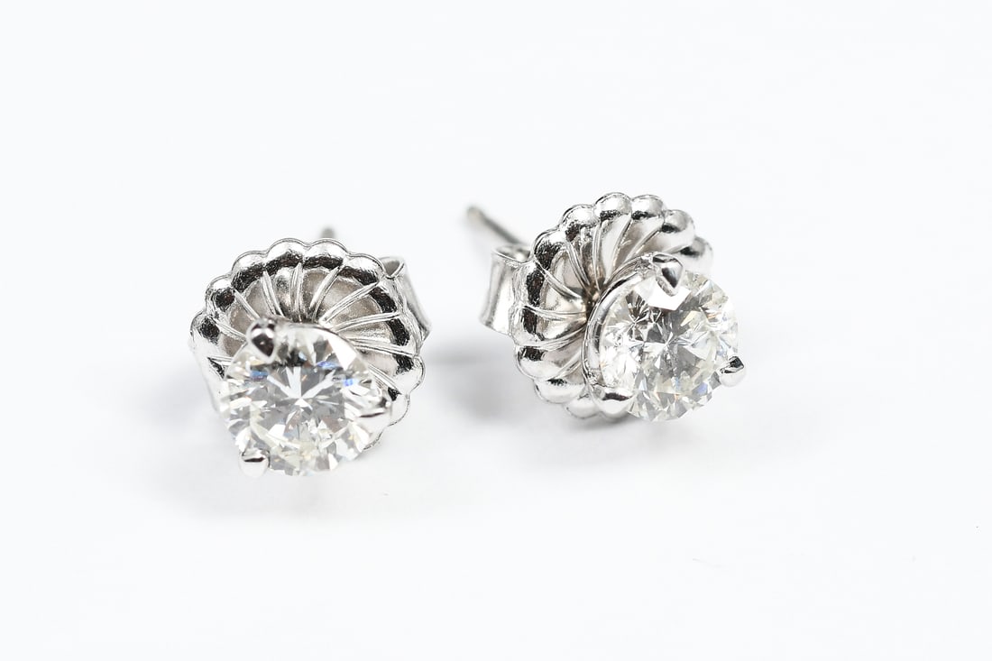 PLATINUM STUDS 1.17CTW DIAMONDS: PLATINUM STUDS 1.17CTW DIAMONDS: 1.17 CTW PLATINUM SOLITAIRE MARTINI EARRINGS: The set contains 2 round brilliant cut diamonds rated VS-SI in clarity and G-H in color. The diamonds are prong set with