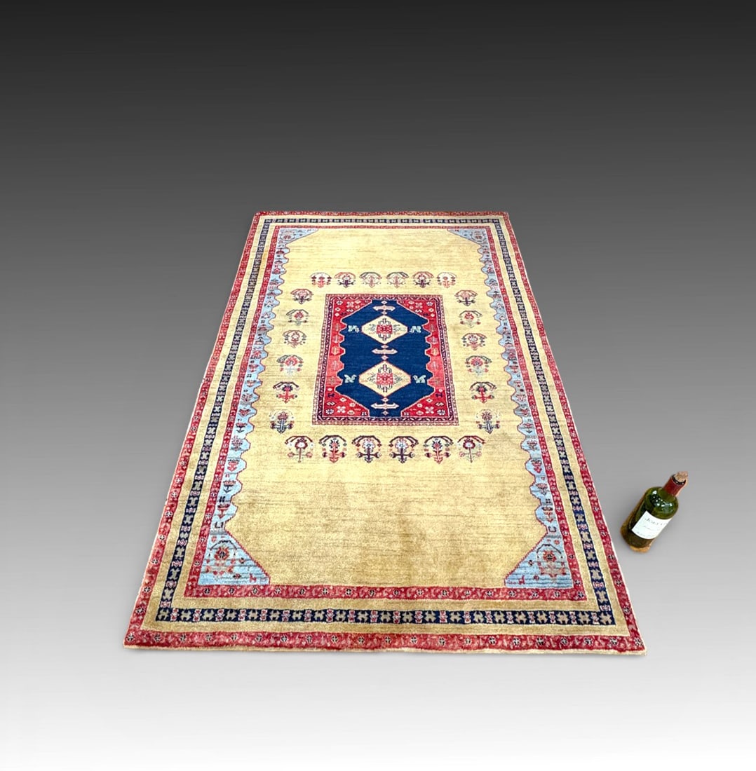 ESTATE ORIENTAL CARPET SHIRAZ: ESTATE ORIENTAL CARPET SHIRAZ Dimensions 4'10" X 6'2":(74" x 49")