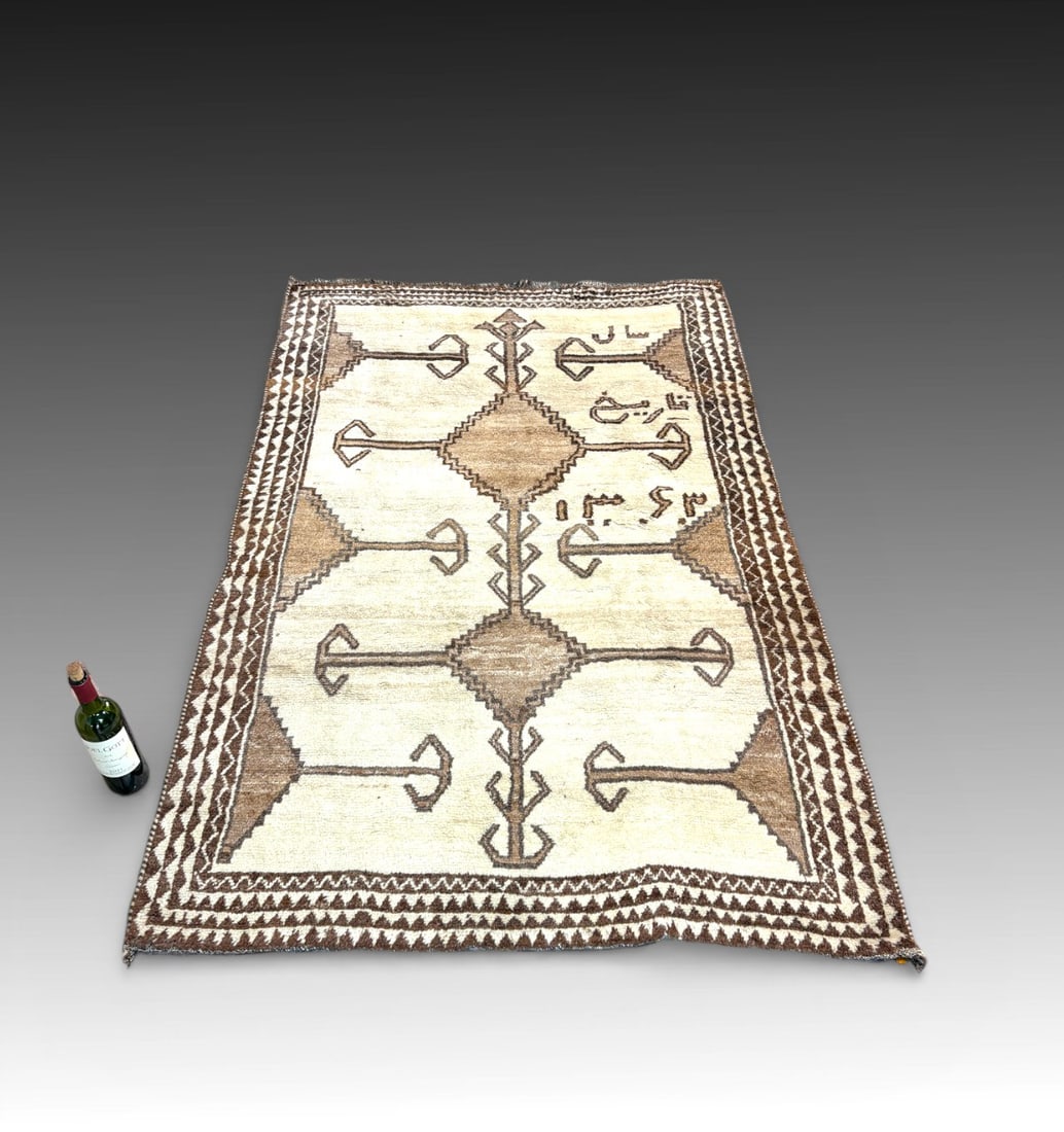 ESTATE ORIENTAL CARPET GABBEH: ESTATE ORIENTAL CARPET GABBEH Dimensions: 4'5" X 6'11" (83" x 53")