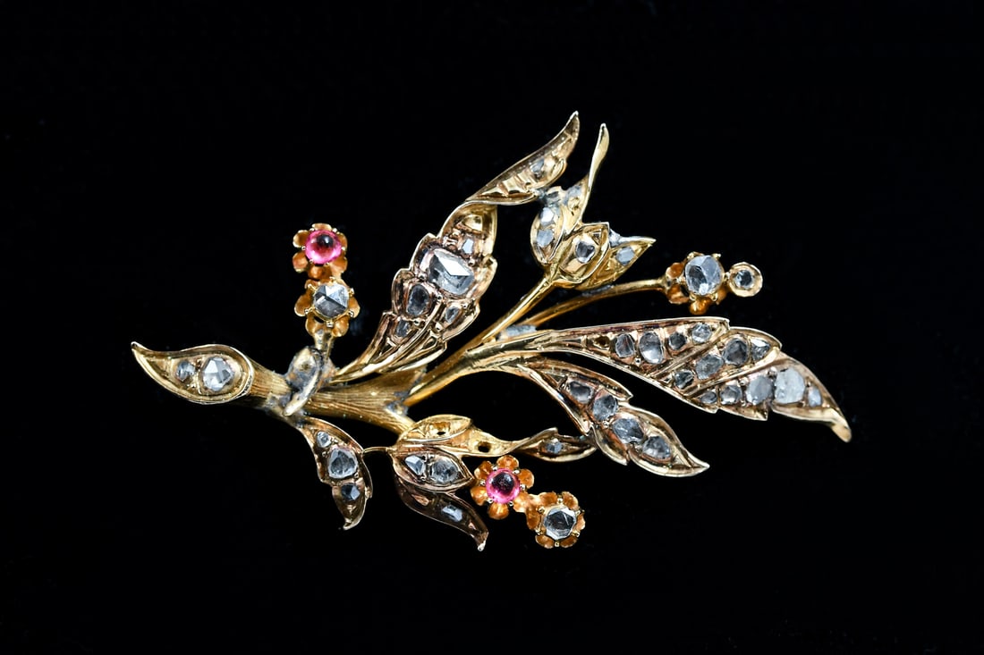 14K GOLD AND DIAMOND FLORAL LEAF BROOCH (1 of 4)