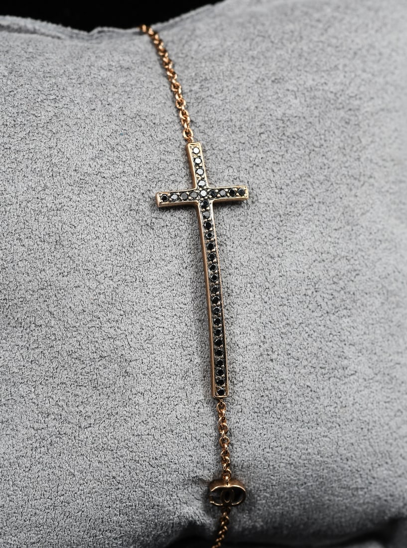 18K GOLD ORRIANNE COLLINS DIAMOND CROSS BRACELET (1 of 5)