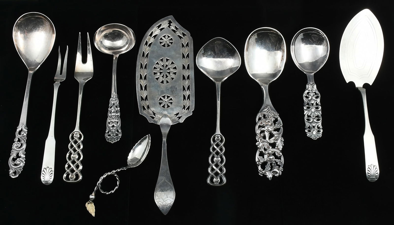 9 PC. MAGNUS AASE NORWEGIAN .830 SILVER SERVING: 9 PC. MAGNUS AASE NORWEGIAN .830 SILVER SERVING PIECES: Approx. 16.38 Troy ounces.