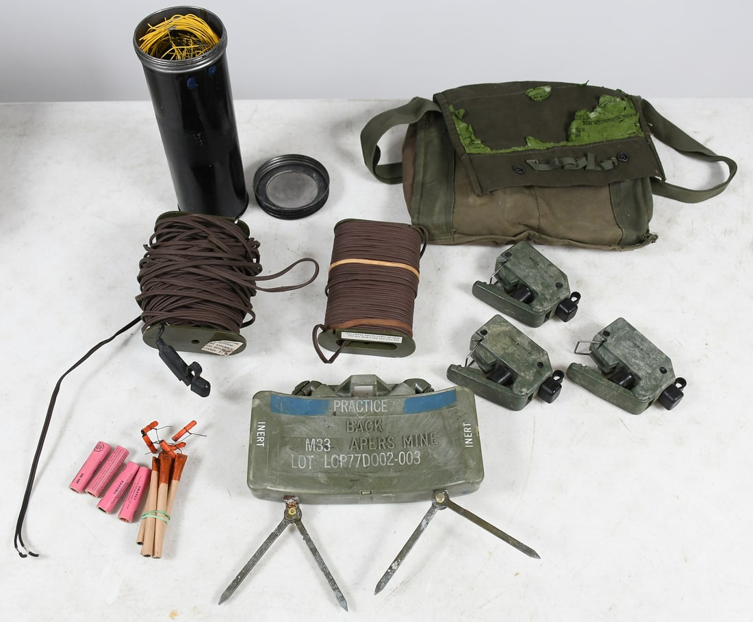 VIETNAM ERA INERT CLAYMORE MINE & 3 DETONATORS: VIETNAM ERA TRAINING INERT CLAYMORE MINE W/ 3 DETONATORS: